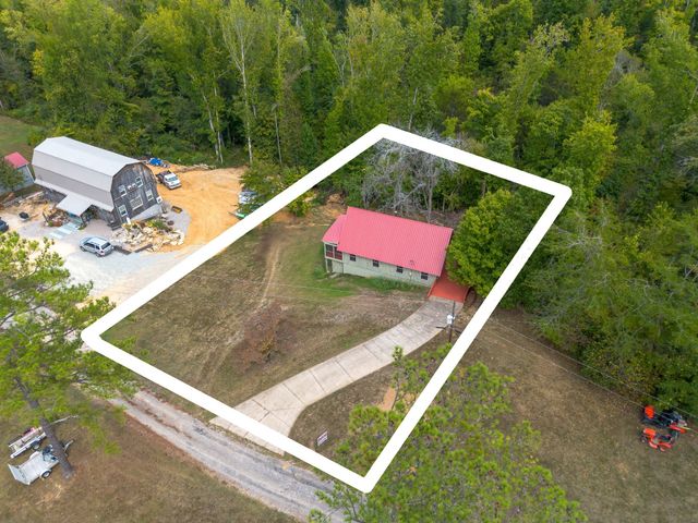 4428 Deer Creek Rd, Linden, TN 37096