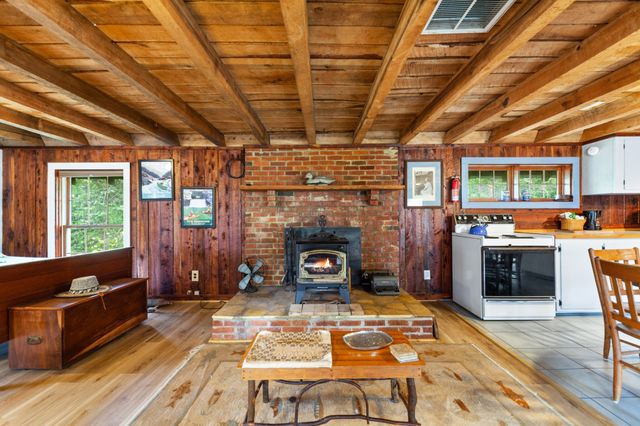 4428 Deer Creek Rd, Linden, TN 37096