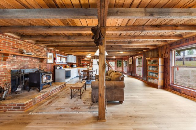 4428 Deer Creek Rd, Linden, TN 37096