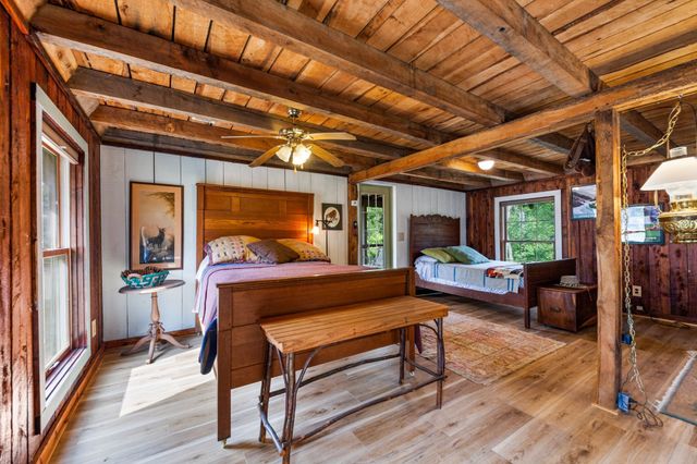 4428 Deer Creek Rd, Linden, TN 37096