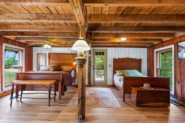 4428 Deer Creek Rd, Linden, TN 37096