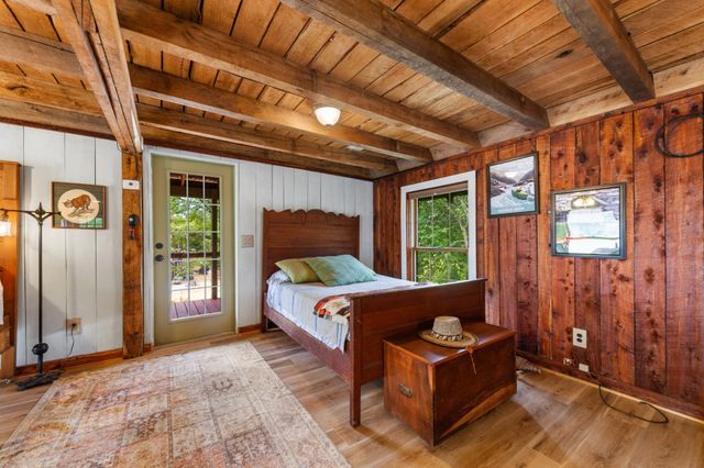 4428 Deer Creek Rd, Linden, TN 37096