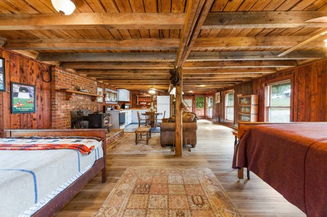 4428 Deer Creek Rd, Linden, TN 37096