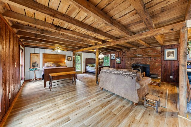 4428 Deer Creek Rd, Linden, TN 37096