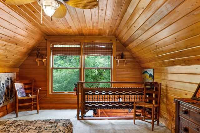 4428 Deer Creek Rd, Linden, TN 37096