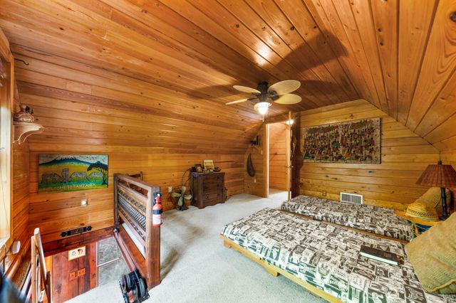 4428 Deer Creek Rd, Linden, TN 37096
