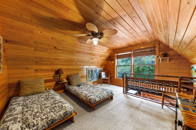 4428 Deer Creek Rd, Linden, TN 37096