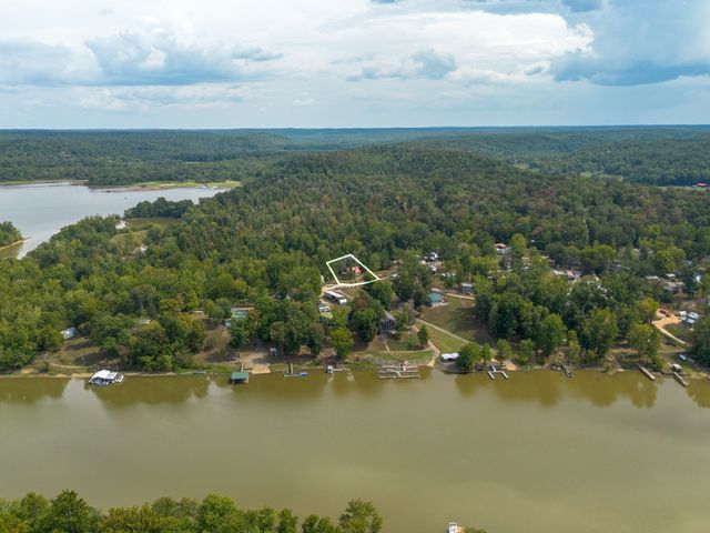 4428 Deer Creek Rd, Linden, TN 37096