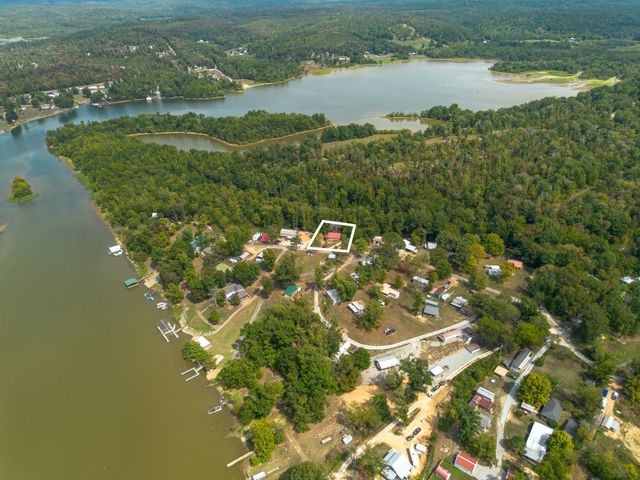 4428 Deer Creek Rd, Linden, TN 37096