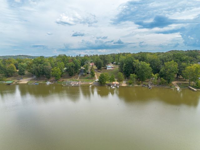 4428 Deer Creek Rd, Linden, TN 37096