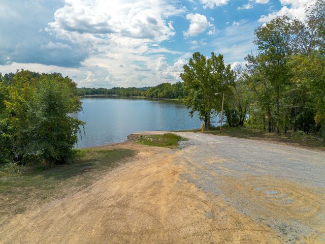 4428 Deer Creek Rd, Linden, TN 37096
