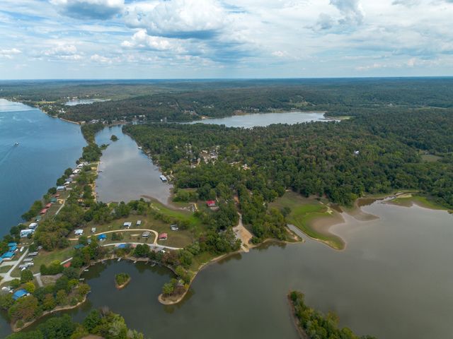 4428 Deer Creek Rd, Linden, TN 37096