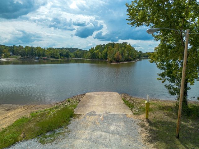 4428 Deer Creek Rd, Linden, TN 37096