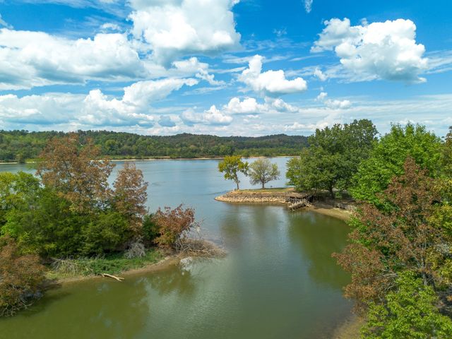 4428 Deer Creek Rd, Linden, TN 37096
