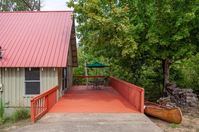 4428 Deer Creek Rd, Linden, TN 37096