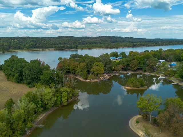 4428 Deer Creek Rd, Linden, TN 37096