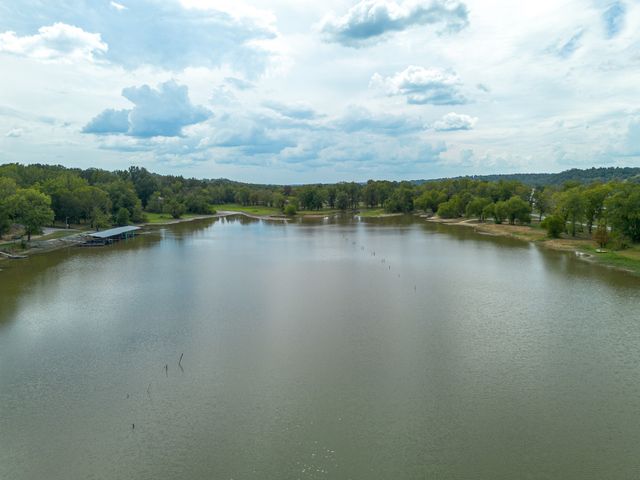 4428 Deer Creek Rd, Linden, TN 37096
