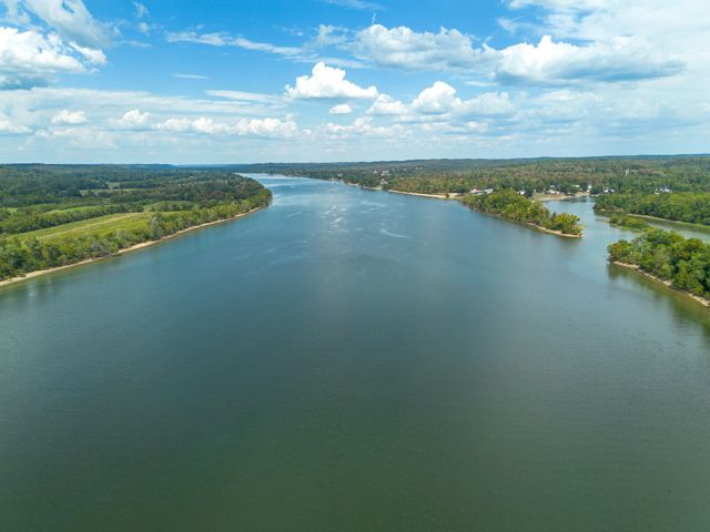 4428 Deer Creek Rd, Linden, TN 37096