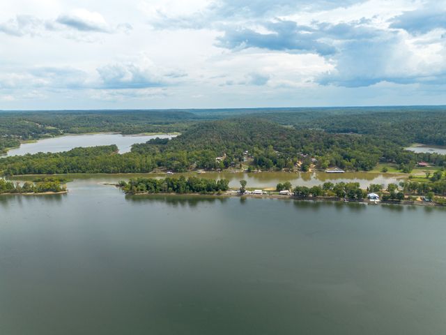 4428 Deer Creek Rd, Linden, TN 37096