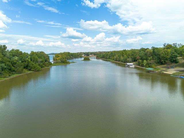 4428 Deer Creek Rd, Linden, TN 37096