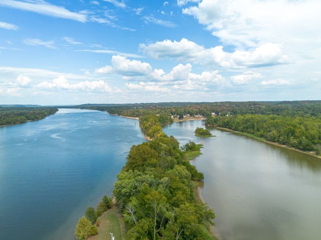 4428 Deer Creek Rd, Linden, TN 37096