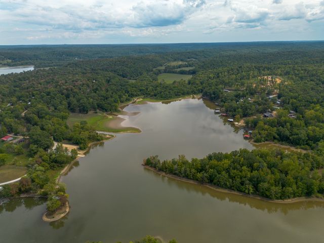 4428 Deer Creek Rd, Linden, TN 37096