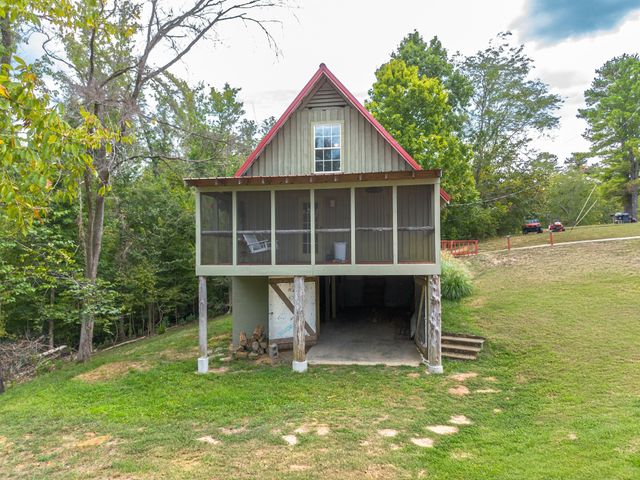 4428 Deer Creek Rd, Linden, TN 37096