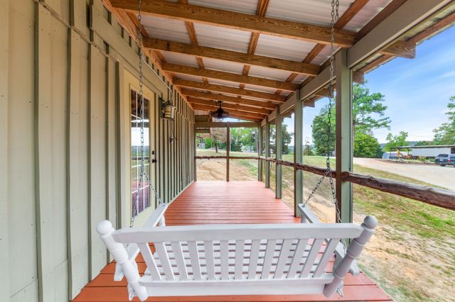 4428 Deer Creek Rd, Linden, TN 37096