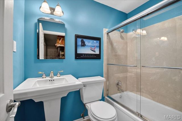 5709 Chatport Road, St Louis, MO 63129