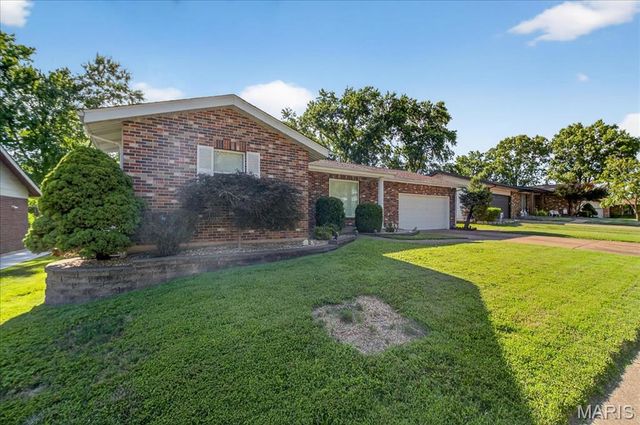 5709 Chatport Road, St Louis, MO 63129