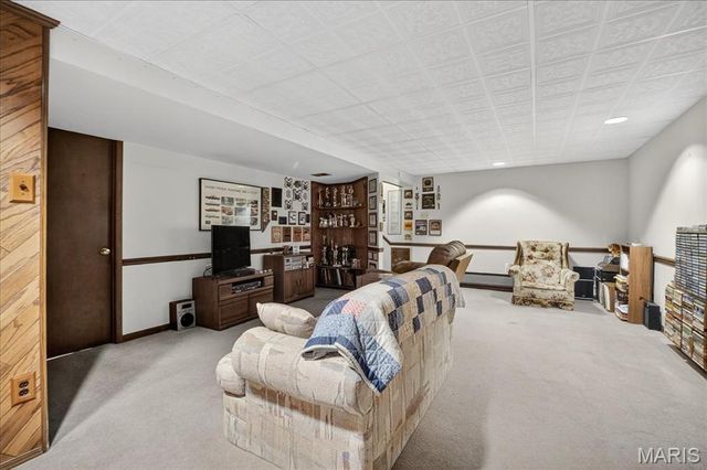 5709 Chatport Road, St Louis, MO 63129