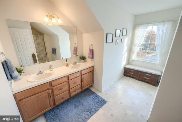 39 SPRING HILL LN, Mountville, PA 17554