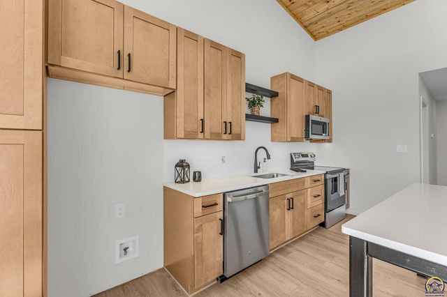 4851 NW Astor Park DR, Topeka, KS 66618