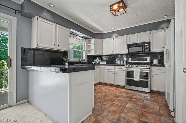 1565 Windrow Lane, Broadview Heights, OH 44147