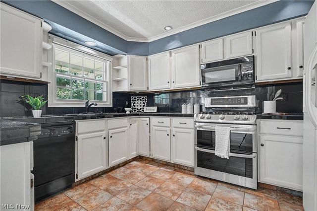 1565 Windrow Lane, Broadview Heights, OH 44147