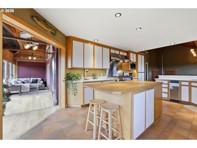 16900 Sw MCFEE Pl, Hillsboro, OR 97123