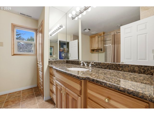 16900 Sw MCFEE Pl, Hillsboro, OR 97123