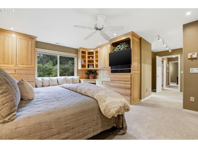 16900 Sw MCFEE Pl, Hillsboro, OR 97123