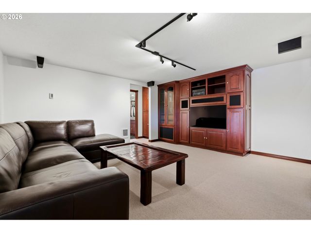 16900 Sw MCFEE Pl, Hillsboro, OR 97123