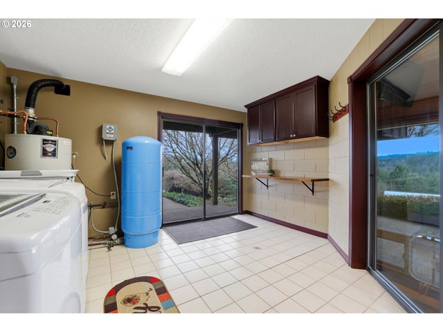 16900 Sw MCFEE Pl, Hillsboro, OR 97123