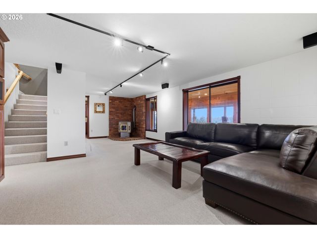 16900 Sw MCFEE Pl, Hillsboro, OR 97123