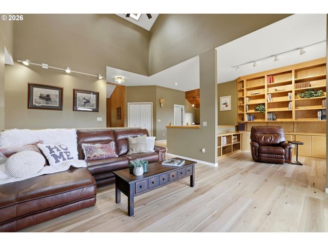 16900 Sw MCFEE Pl, Hillsboro, OR 97123