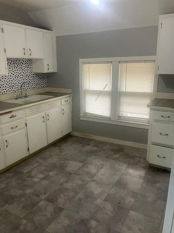 801 Oakland AVENUE, Waukesha, WI 53186