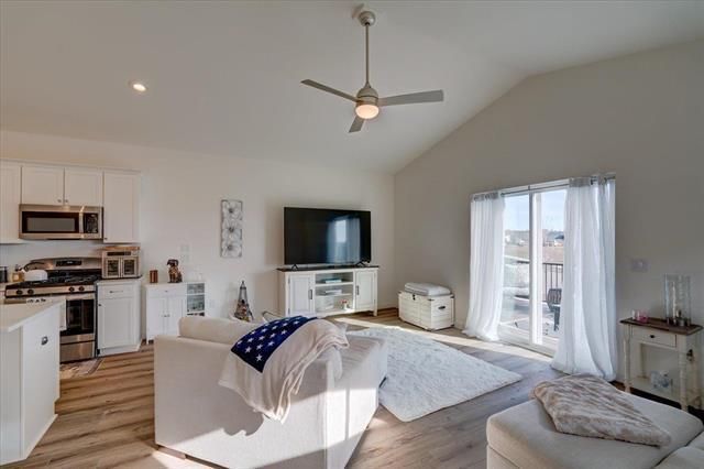 1232 Tivoli Circle, Oregon, WI 53575