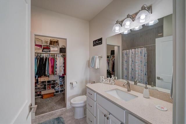 1232 Tivoli Circle, Oregon, WI 53575