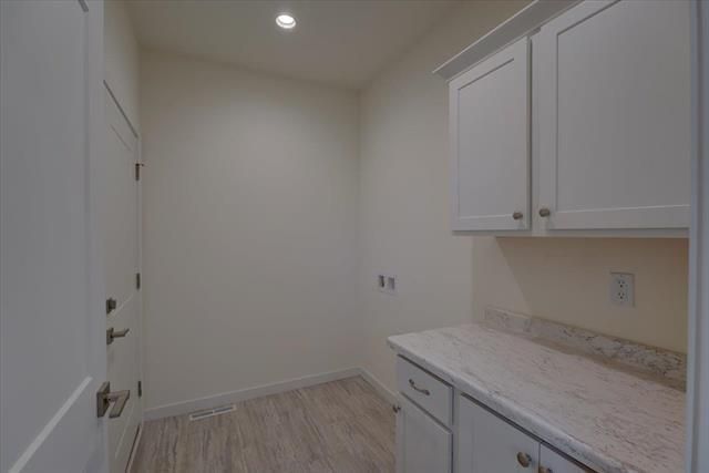 1232 Tivoli Circle, Oregon, WI 53575