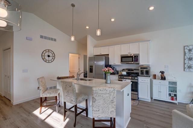 1232 Tivoli Circle, Oregon, WI 53575