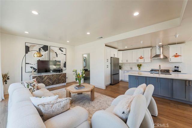 712 N Chestnut Avenue, Los Angeles, CA 90042