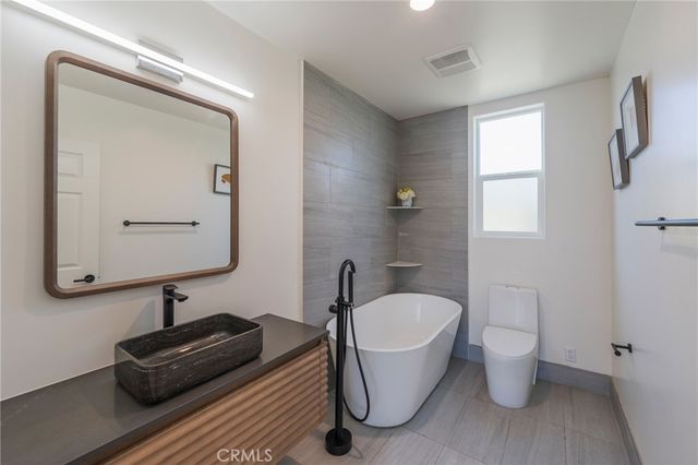712 N Chestnut Avenue, Los Angeles, CA 90042