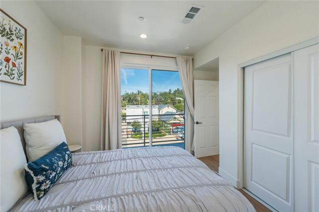 712 N Chestnut Avenue, Los Angeles, CA 90042